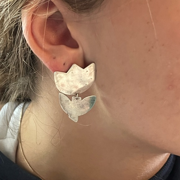 SENSATIONAL!!! You will never find another! Tulip dangle earrings - Picture 5 of 9